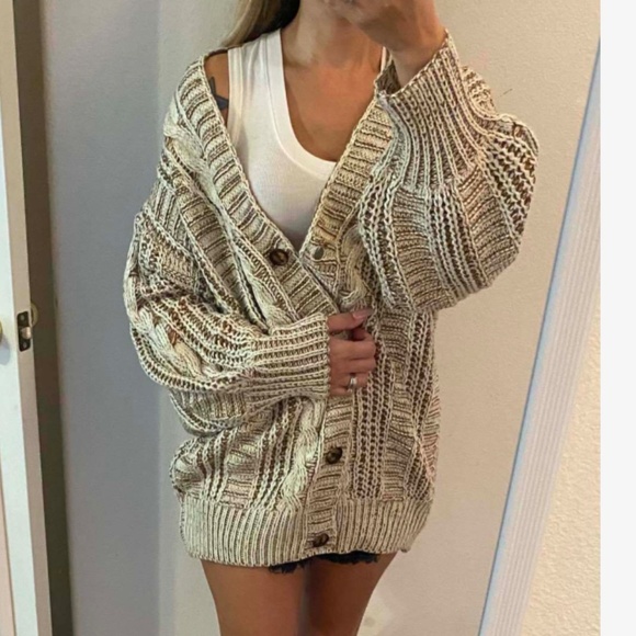 Cozy Two Tone Chunky Cable Knit button Oversized Cardigan - Picture 2 of 9